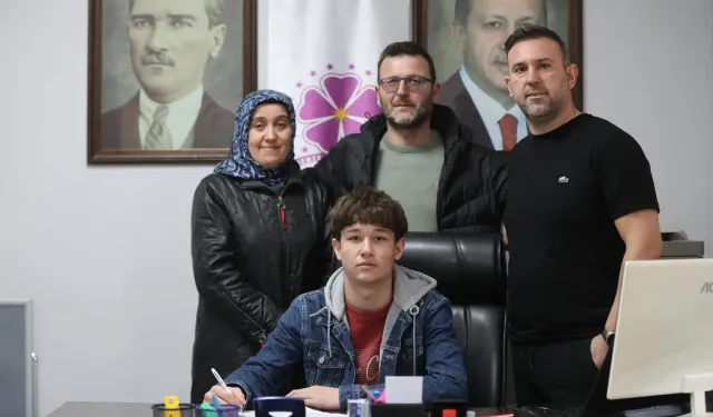 Gebzespor’da Alperen Kanber Profesyonel Oldu