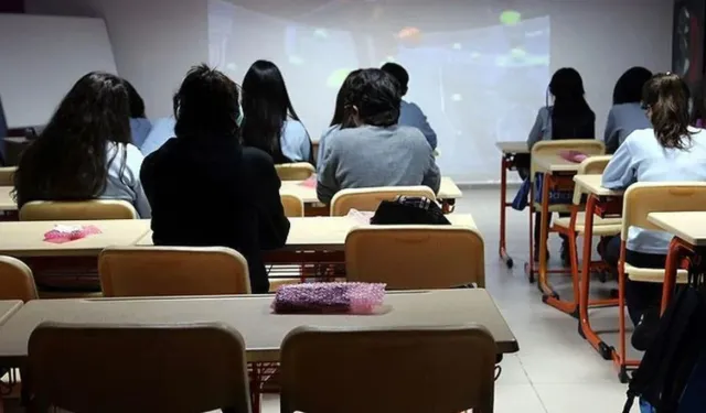 Okullar Ne Zaman Kapanacak, Yaz Tatili Ne Zaman Başlıyor? MEB 2026 Karne Günü Tarihi Belli Oldu!