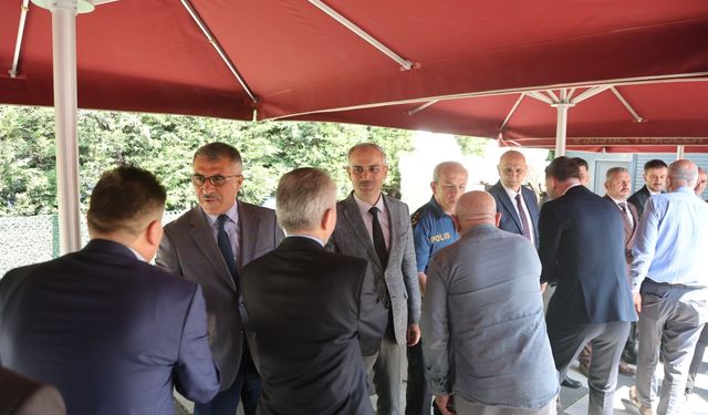 Çayırova’da Kent Bayramlaşması: İlçe Protokolü ve Vatandaşlar Çağdaşkent’te Buluştu