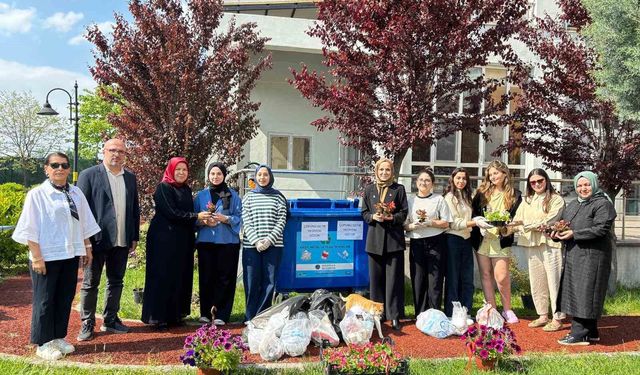 Akyazı KYK’da Gençlerin Doğa Seferberliği: Bahçe Rengarenk Çiçeklerle Donatıldı!