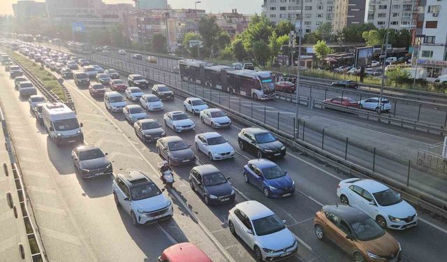 İstanbul'da akşam saatlerinde trafik yüzde 78'e ulaştı
