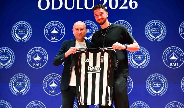 Milli basketbolcu Alperen Şengün'e Türkiye'ye Değer Katanlar Ödülü