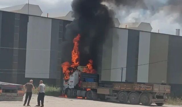 İzmit Alikahya OSB’de Park Halindeki Araç Alev Aldı