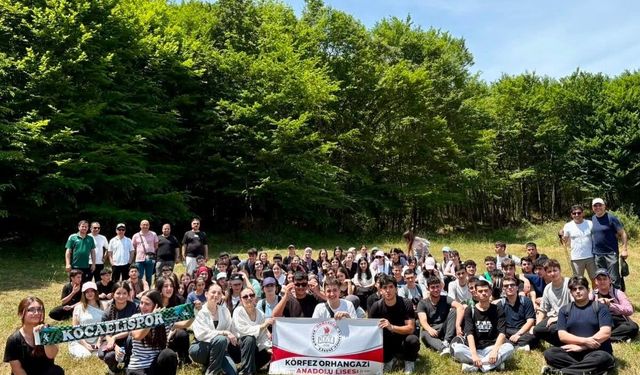 Körfez Belediyesi’nden Sağlıklı Yaşam Yürüyüşü: Liseli Gençler Çoban Geçidi Kanyonu’nu Keşfetti