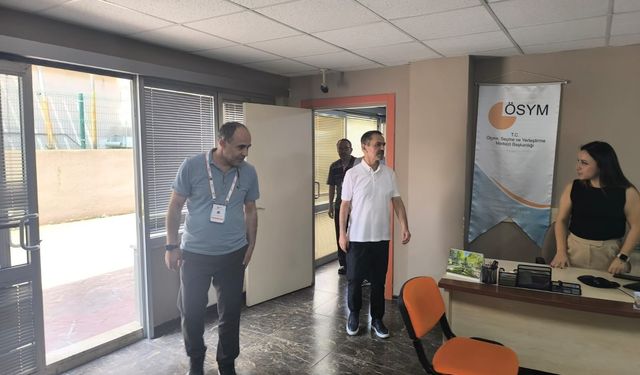Kocaeli’de YKS Maratonu Sürüyor: Vali Aktaş Velilerin Heyecanına Ortak Oldu
