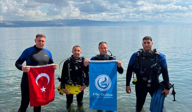 Mavi Vatan Karamürsel: Suların Altında Dalgalanan Şanlı Bayrak!