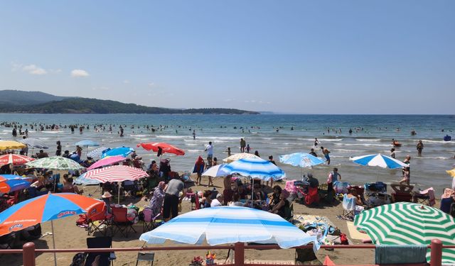 Kandıra'da Çok Sayıda Plajda Denize Girmek Yasaklandı