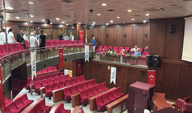 İzmit Belediyesi’nde Kocaeli Vekilleri Yok, İstanbul Milletvekilleri Sahada