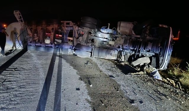 Derince’ye Gelen Soda Yüklü Tır Bolu’da Devrildi