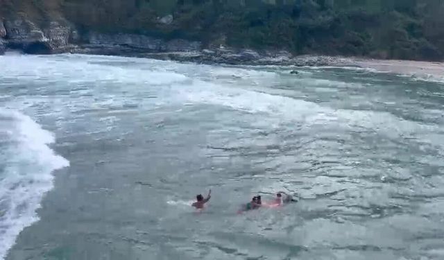 Kandıra’da Boğulma Tehlikesi Geçiren Baba Ve Çocukları Kurtarıldı
