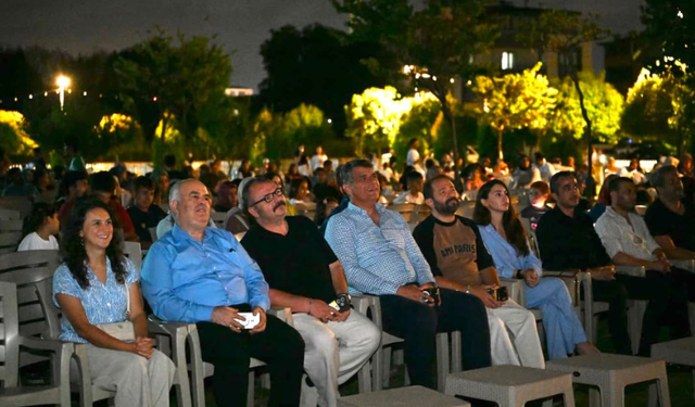 KARTEPE'DE YILDIZLAR ALTINDA SİNEMA GECESİ