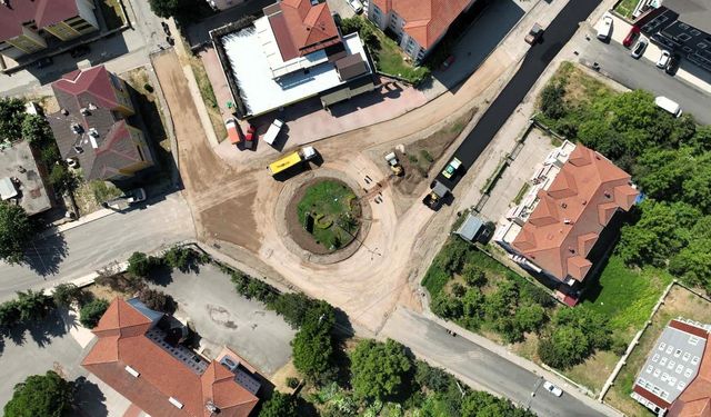 Gölcük Ergenekon Caddesi Kavşağı Yenilendi: Trafik Düzensizliğine Son!