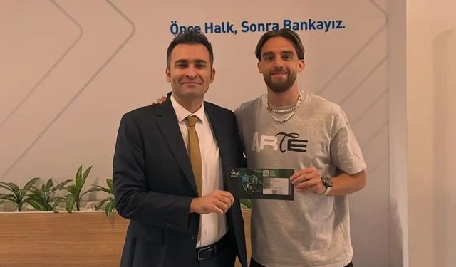 BERKAN KUTLU’DAN KOCAELİSPOR’A DESTEK: PARAF KÖRFEZ KARTINI TESLİM ALDI!