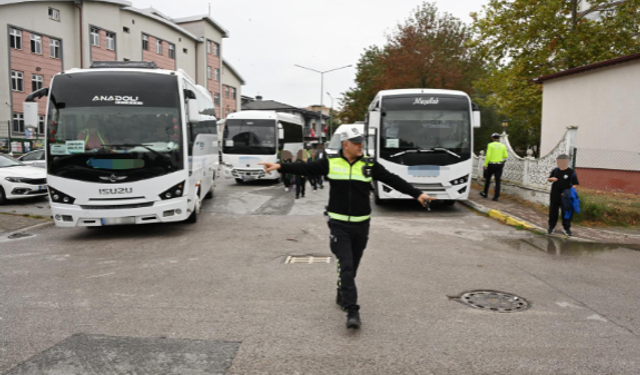 Kocaeli Emniyeti’nden Okul Ve Yurt Çevrelerinde Dev Denetim