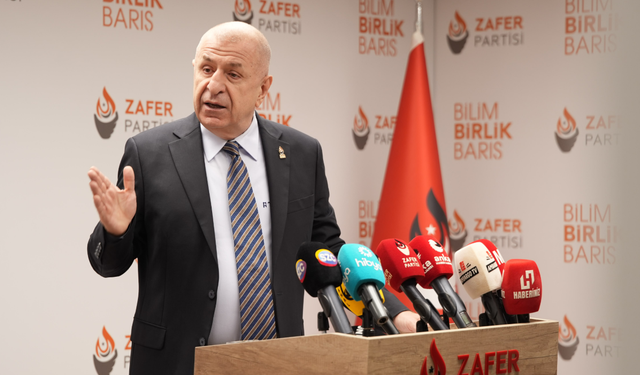 Ümit Özdağ’dan yeni anayasa çıkışı: “Millet acıkınca anayasa mı yiyecek?”