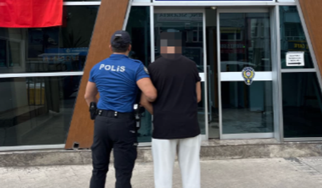 İzmit’te Aranan Dolandırıcılık Hükümlüsü Polis Operasyonuyla Yakalandı