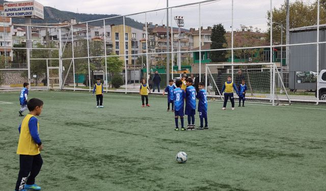 Körfez'de Cumhuriyet Bayramı Futbol Turnuvası Başladı