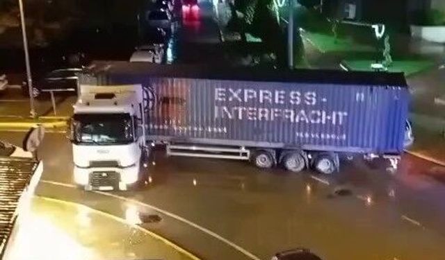 Gölcük Kavaklı Sahili Girişinde Tır Çilesi Vatandaşı Çileden Çıkardı