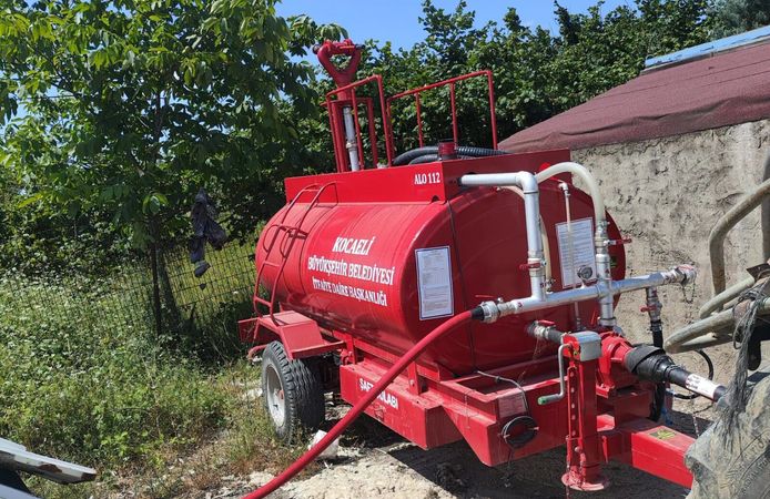Kandıra İtfaiyesi Alarma Geçti: Mahalle Tipi Yangın Söndürme Tankerlerinin Önemi Bir Kez Daha Kanıtlandı