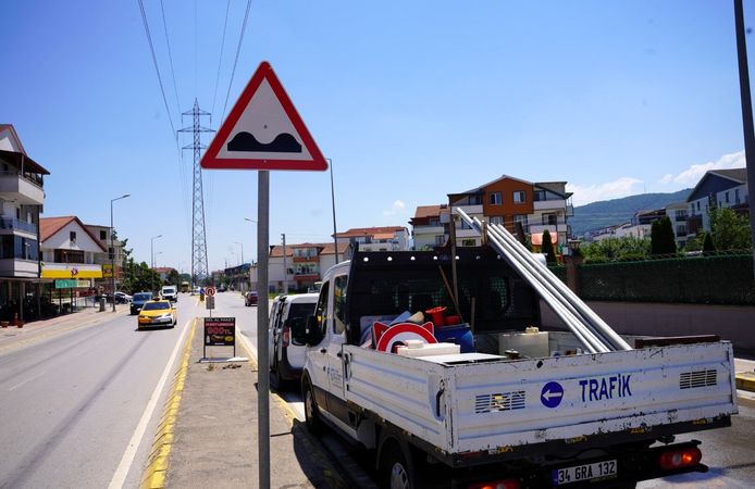 Kocaeli Büyükşehir’den Trafikte Güvenlik Hamlesi: 6 Ayda 5 Bin Levha ve Direk Yenilendi