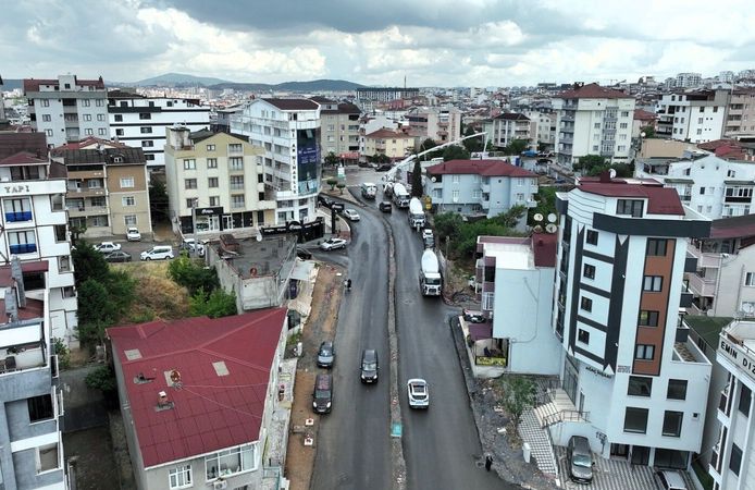 Çayırova Uğur Mumcu Caddesi Baştan Sona Yenileniyor