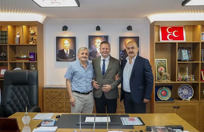 MHP İl Binasında Önemli Buluşma: Emengen’e Destek Veren O Eski Başkanlar Kimler?
