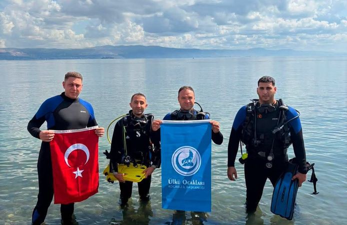 Mavi Vatan Karamürsel: Suların Altında Dalgalanan Şanlı Bayrak!