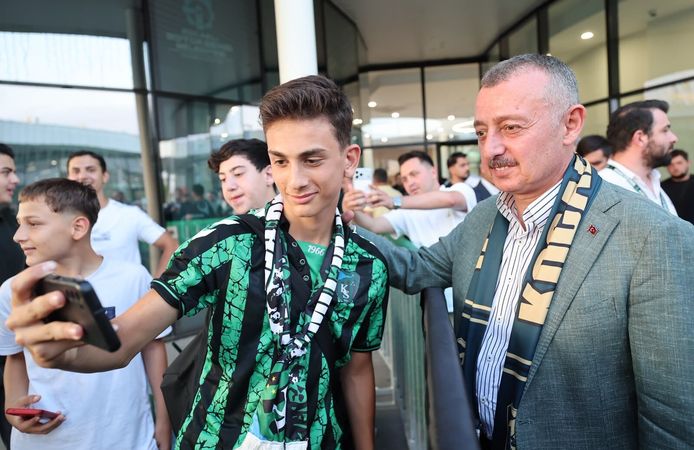 Kocaelispor Yeni Sezonu Milli İrade Meydanı’nda Karşıladı: Başkan Büyükakın’dan Takıma Net Mesaj!