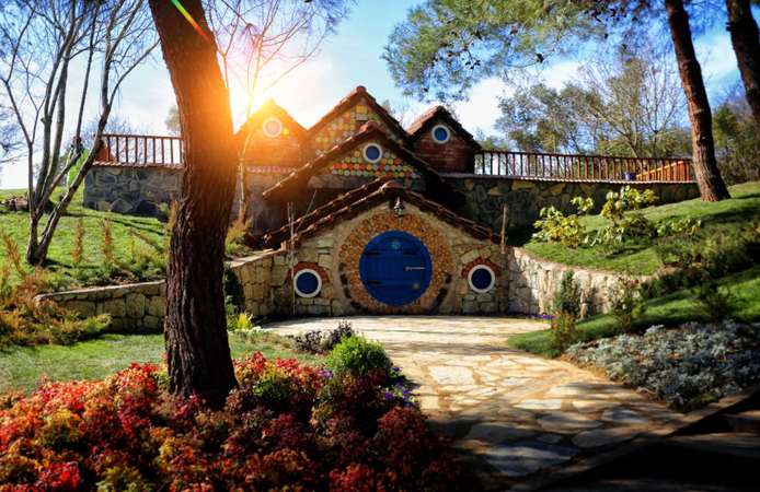 Darıca’da Masalları Aratmayan Hobbit Evleri