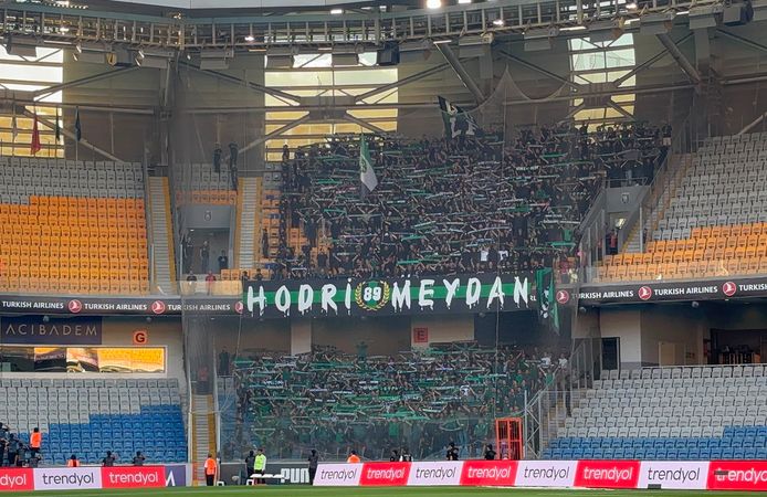 Kocaelispor Tribünlerinden Yönetime Transfer Tepkisi: "Transferler Nerede?"