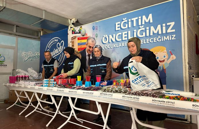 Çayırova’da öğrencilere kırtasiye desteği