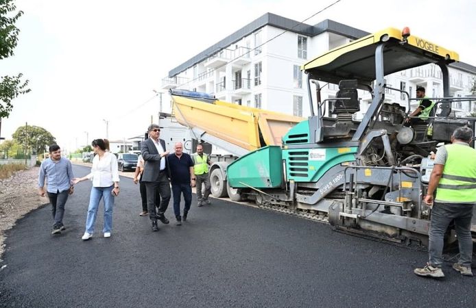 Kartepe’de asfalt çalışmaları sürüyor: Başkan Kocaman sahada inceledi