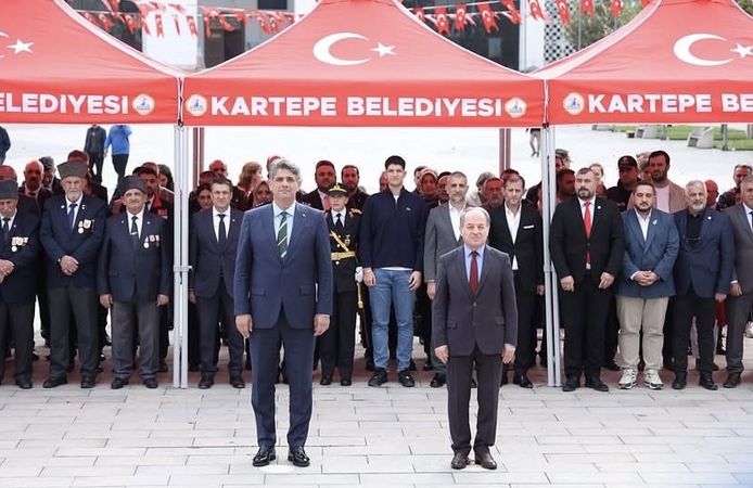 Kartepe'de 29 Ekim Töreni: Atatürk Anıtı'na Çelenk Sunuldu