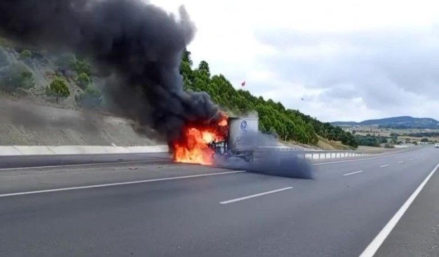 Çaresizce araçlarının yanmasını izlediler