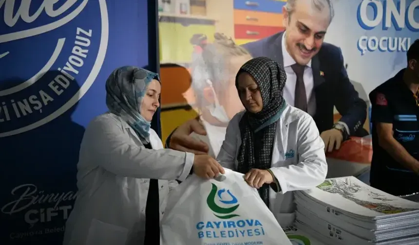 Çayırova’da ihtiyaç sahibi öğrencilere kırtasiye desteği