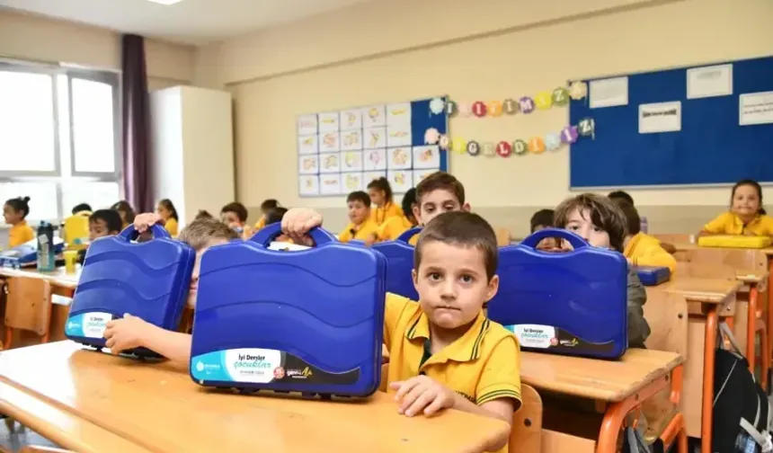 Başiskele’de 2124 öğrenciye kırtasiye desteği