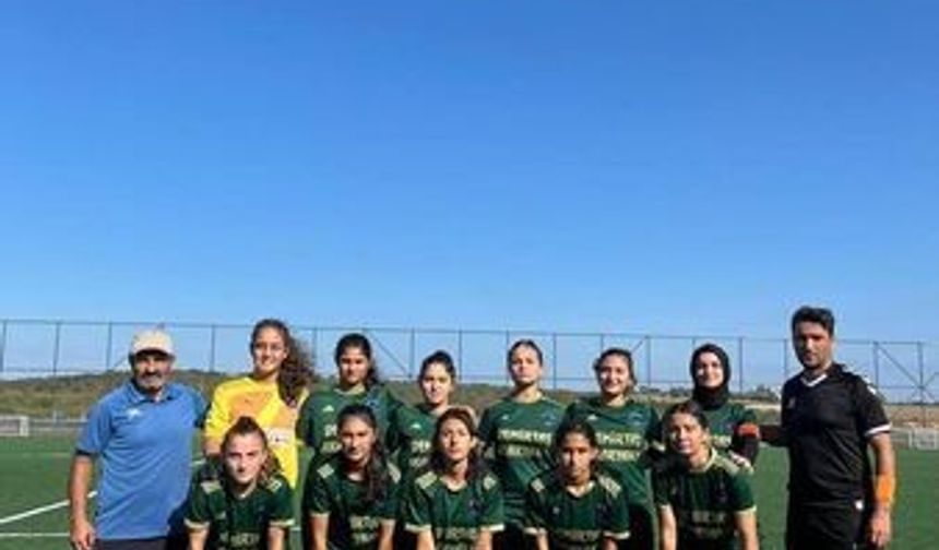 Karşıyaka Koleji ile Gebze Kadın Futbol Takımı hazırlık maçında karşılaştı