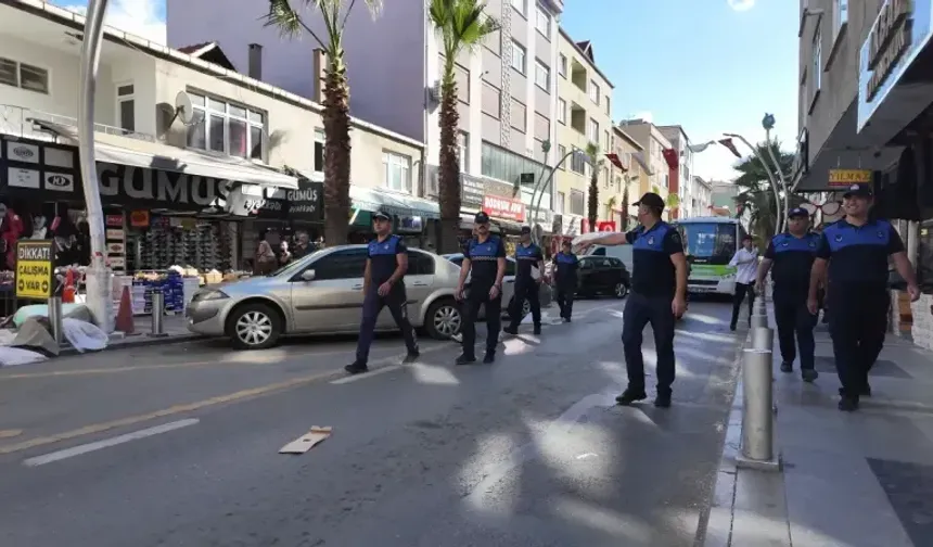 Çayırova’da Zabıta Kaldırım ve Park Alanlarını Düzenledi