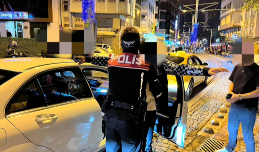 İzmit’te Barlar Sokağı’na Polis Denetimi