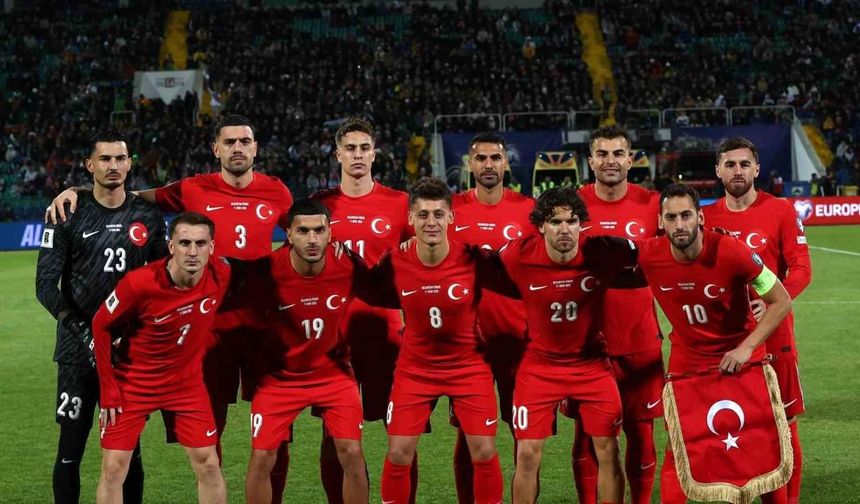 Hakan Çalhanoğlu 100. kez milli formayı giydi