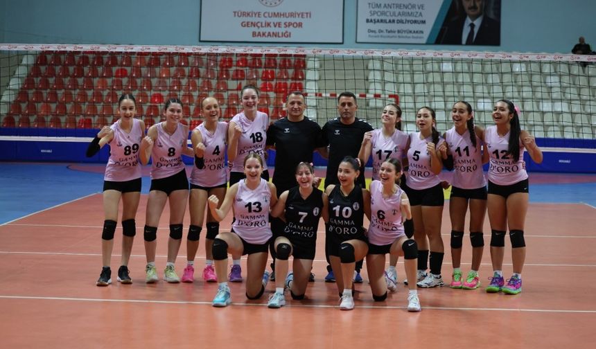 Kadın voleybol derbisinde gülen taraf İzmitspor oldu