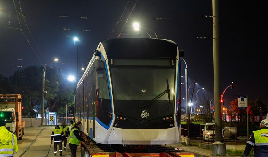 Kocaeli’de Raylı Ulaşım Güçleniyor: Yeni Tramvay Raylara İndi