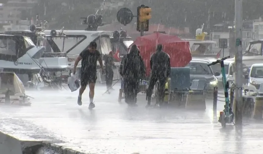 İstanbul için fırtına ve yerel yağış uyarısı! Sıcaklıklar düşüyor