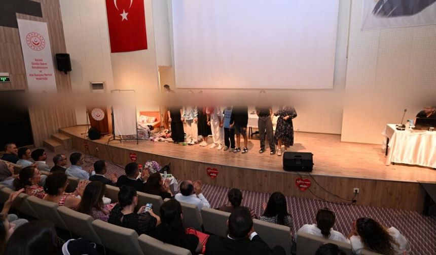Vali İlhami Aktaş “Ah Şu Ergenler” Tiyatro Gösterisini İlgiyle İzledi