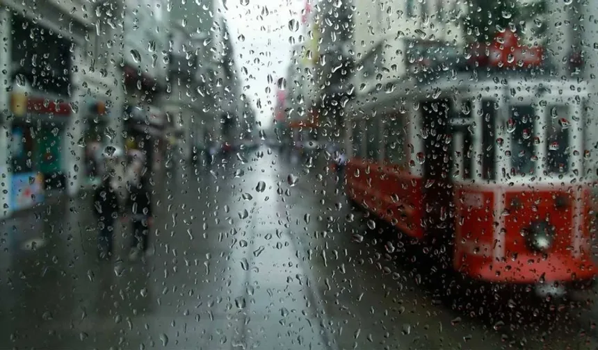 AKOM'dan fırtına ve yağış uyarısı! Hava sıcaklıkları düşüyor