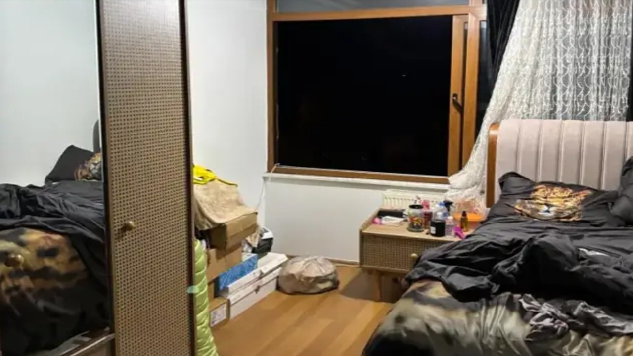 [RESİM: Güllü'nün hayatını kaybettiği odanın, dar ve sıkışık olduğunu gösteren, basına sızan olay yeri fotoğrafı]