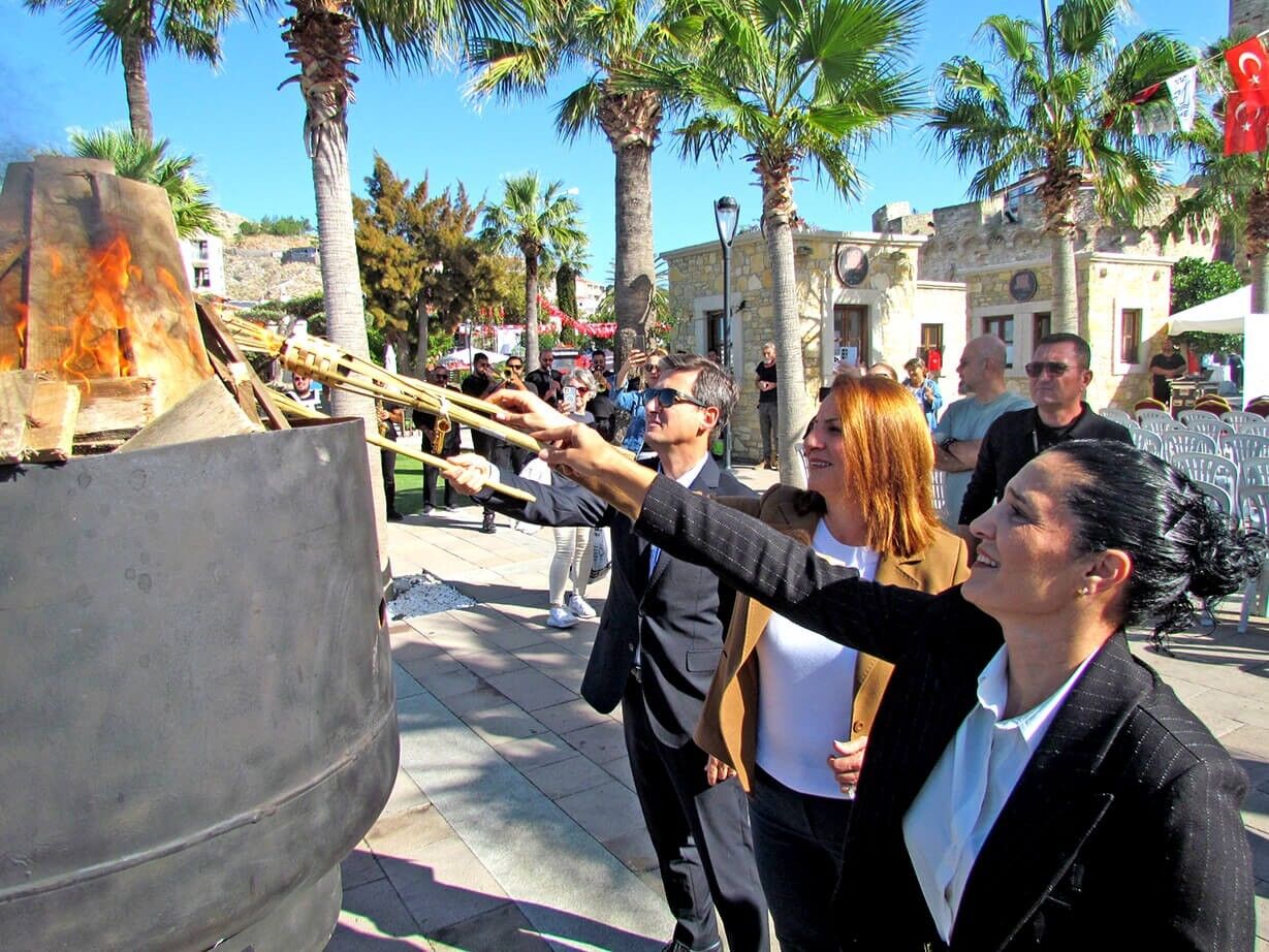 Kültür Yolu Festivali Çeşme’de Başladı: Sanat, Tarih ve Doğa Bir Arada