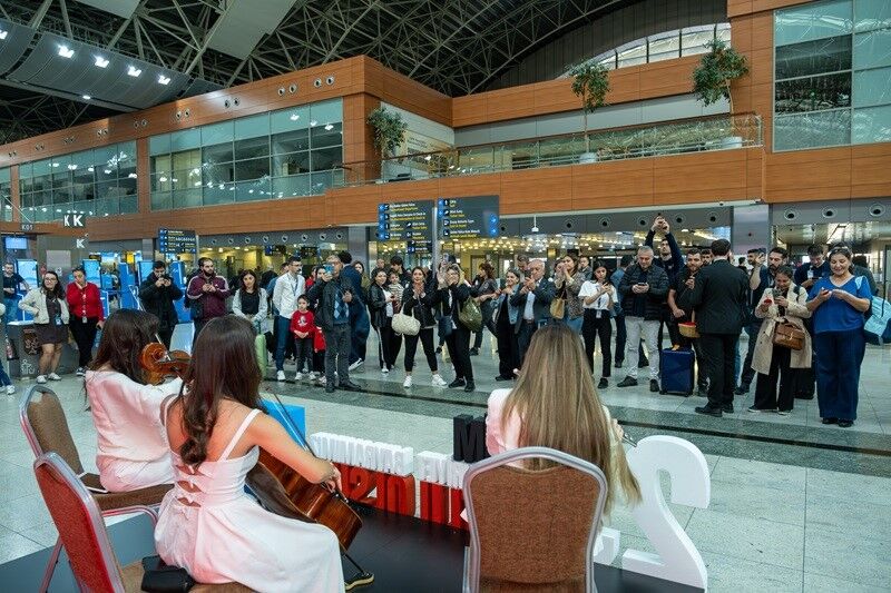 Sabiha Gökçen’de bayram coşkusu: Yolcular müzik ve görsellerle 29 Ekim’i kutladı-3