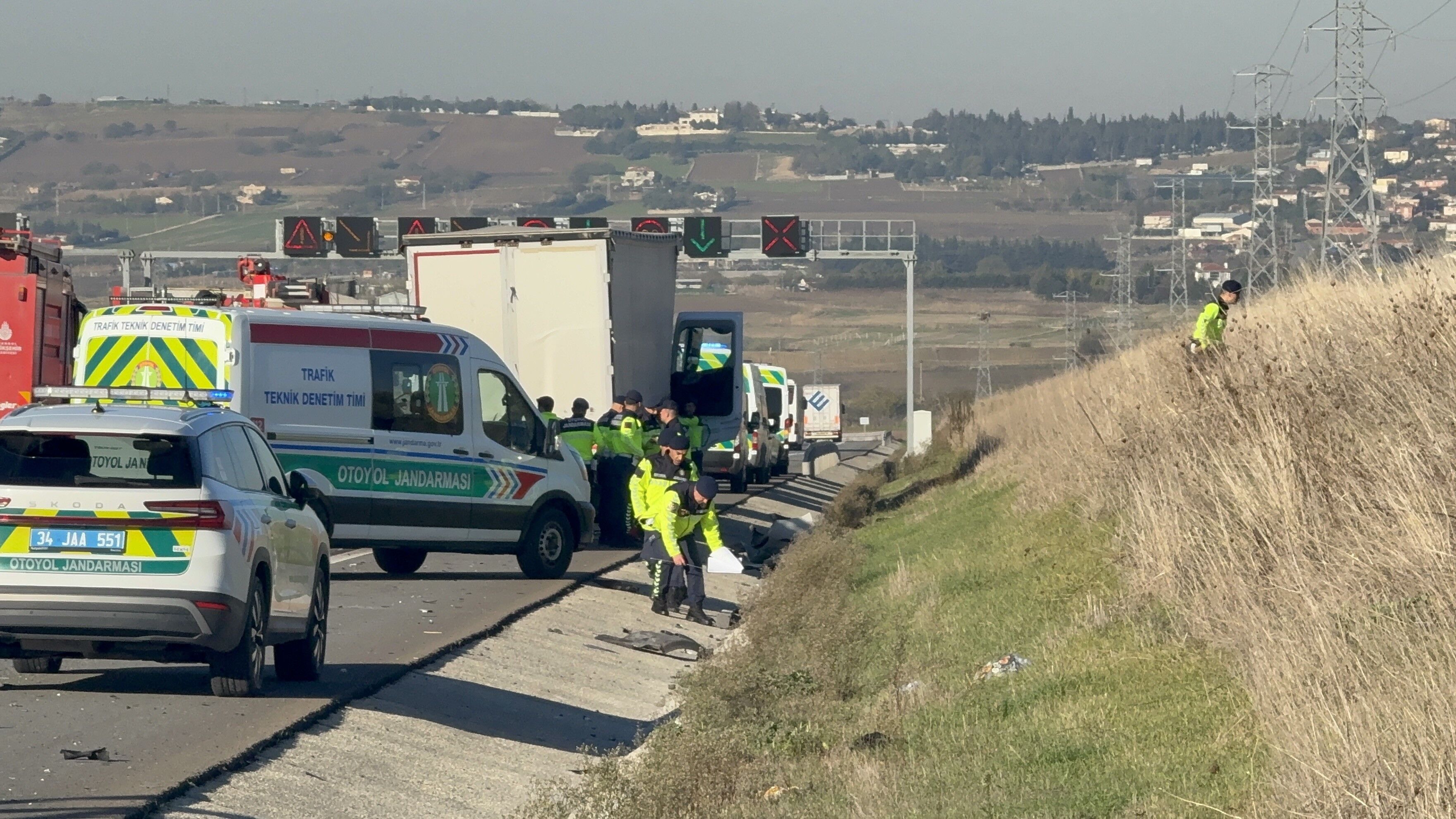 Silivri Fenerköy’de sabah saatlerinde can pazarı: Araç tıra arkadan çarptı