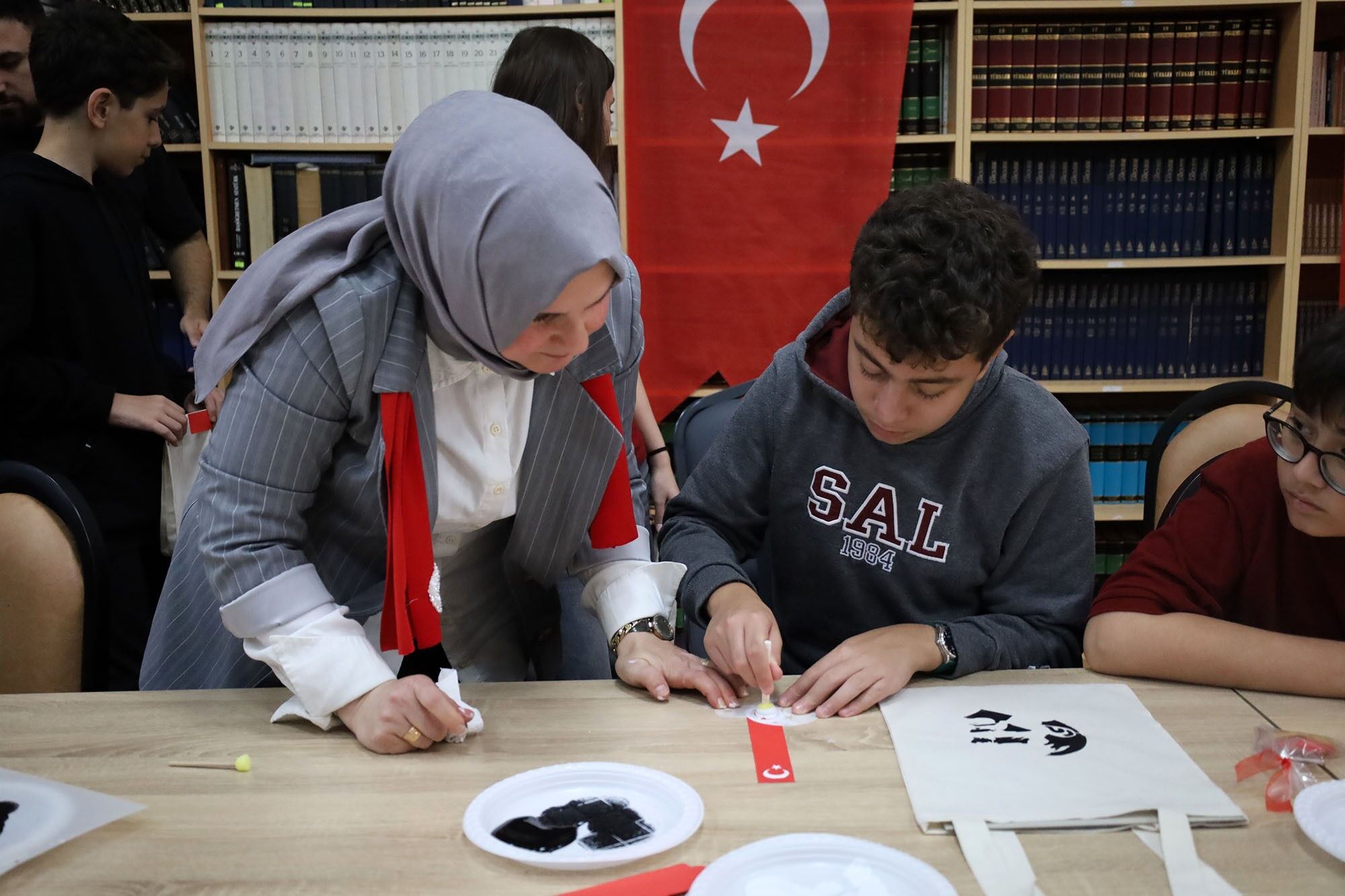 Sakarya’da Cumhuriyet coşkusu atölyeye taşındı: Gençlerden Atatürk’e özel tasarımlar-2